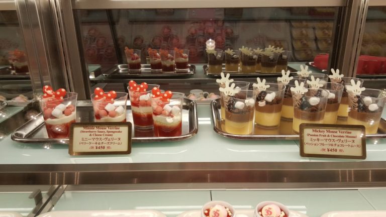 Tokyo Disneyland food sweetheart cafe interior